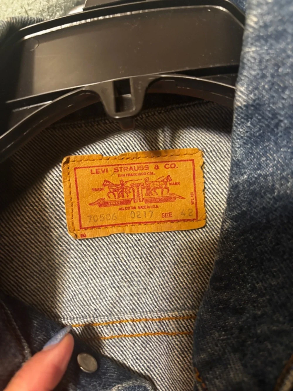 Vintage 90s Levi's Indigo Blue Men's Denim Trucker Jacket - Picture 4 of 8